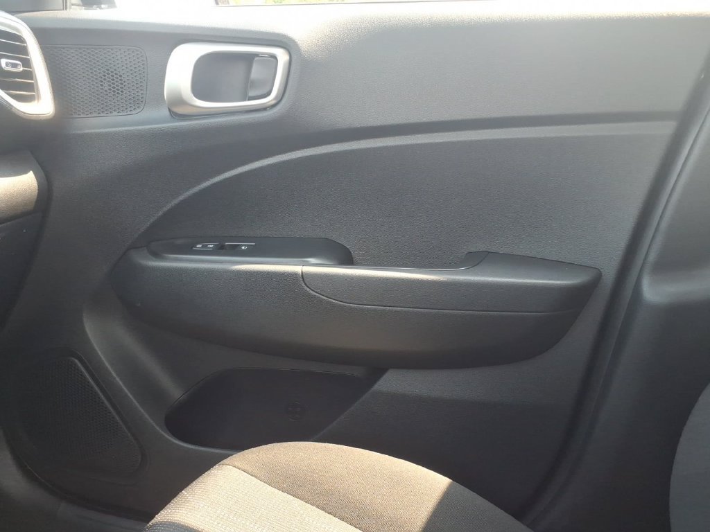 Certified 2025 Hyundai Venue SE FWD image 27