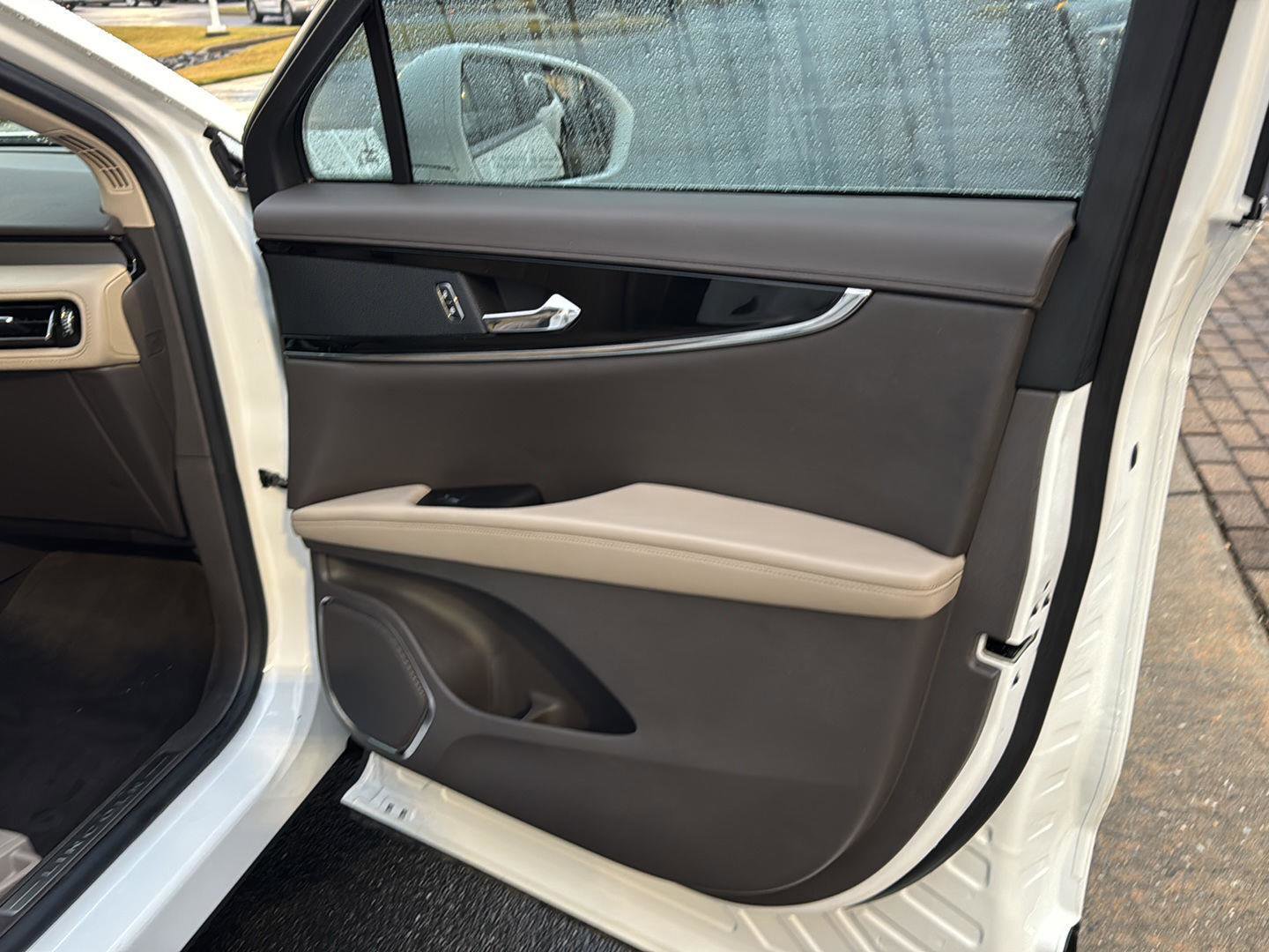 Used 2022 Lincoln Nautilus FWD w/ Premium Package image 12