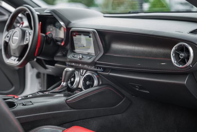 Used 2016 Chevrolet Camaro SS RWD image 21