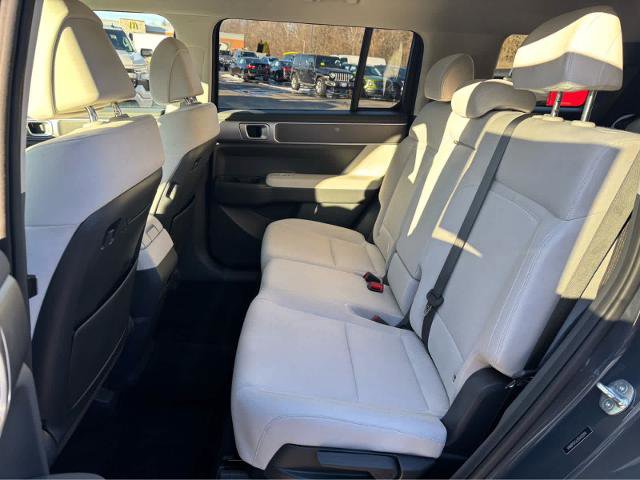 Used 2025 Hyundai Santa Fe SE AWD/4WD image 25