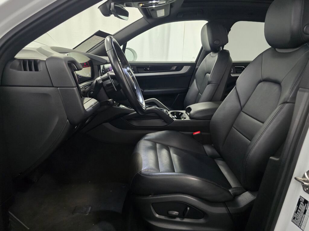 Used 2024 Porsche Cayenne image 14