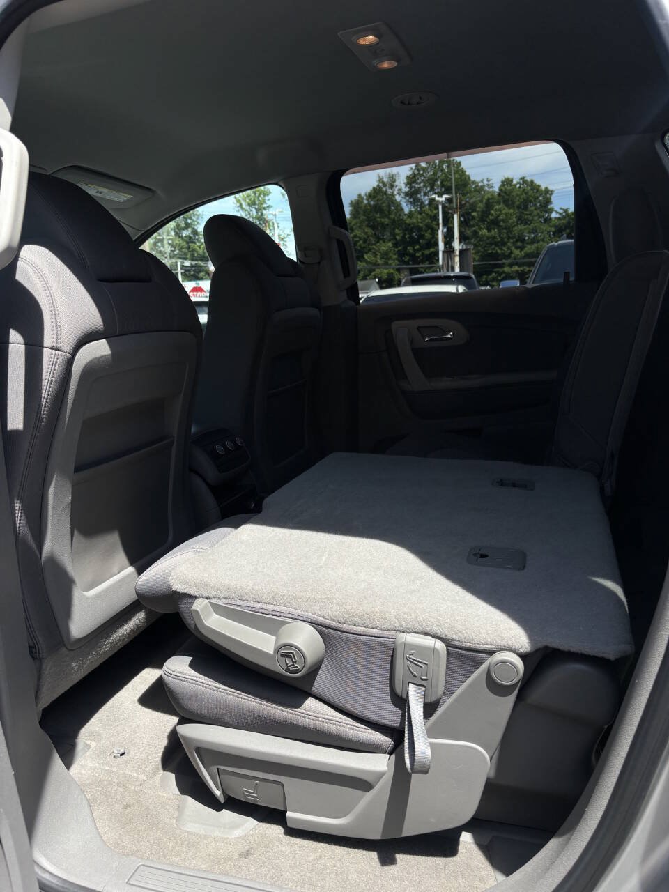 Used 2010 Chevrolet Traverse LS FWD image 15