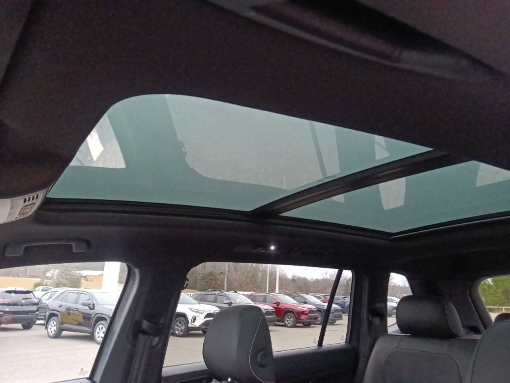 Used 2023 Volkswagen Tiguan SEL R-Line image 15