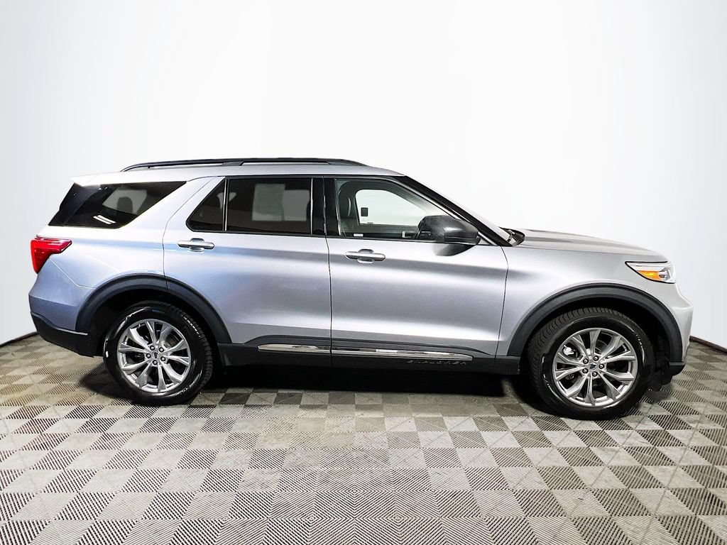 Used 2020 Ford Explorer XLT w/ Equipment Group 202A AWD/4WD image 8