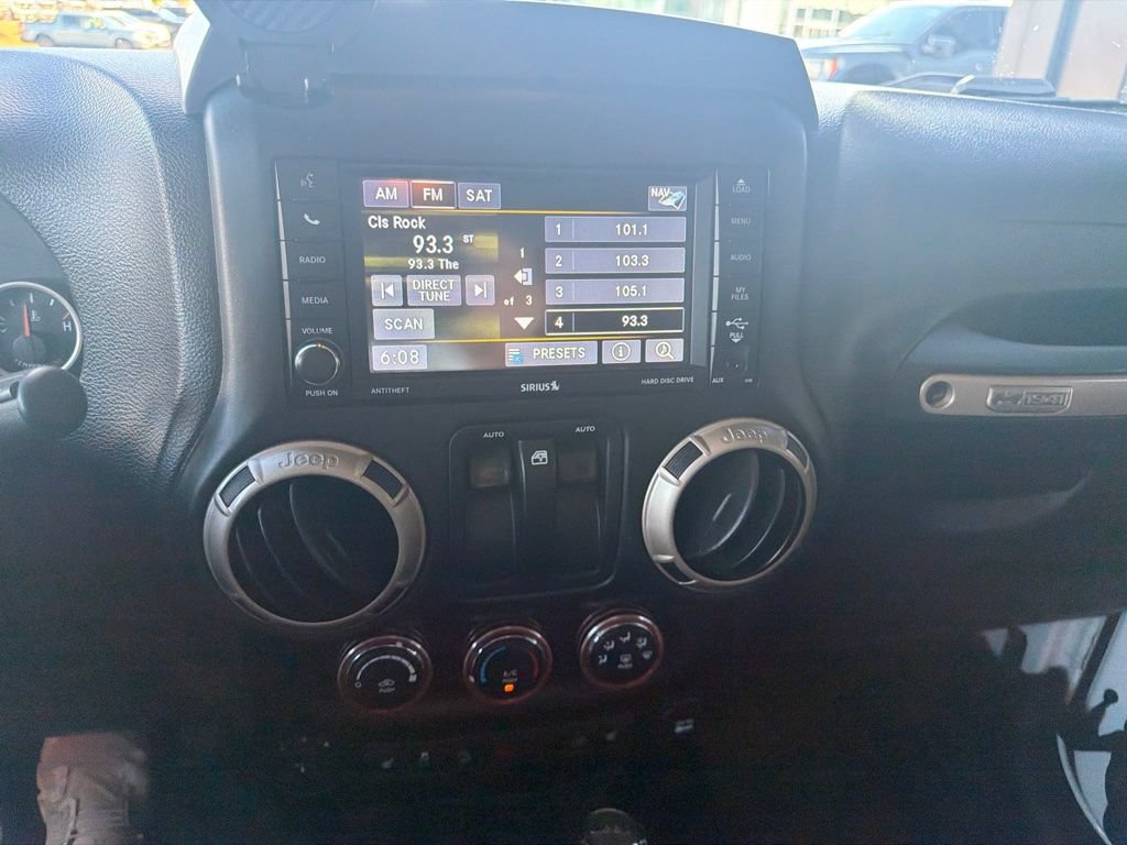 Used 2017 Jeep Wrangler Sahara AWD/4WD image 11