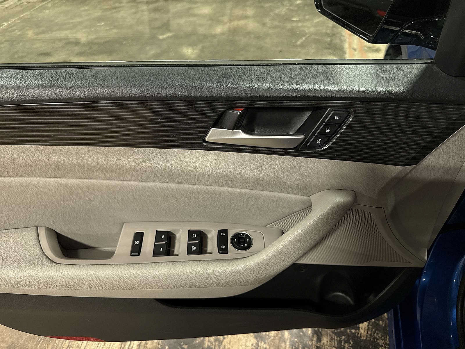 Used 2018 Hyundai Sonata Limited w/ Cargo Package FWD image 22