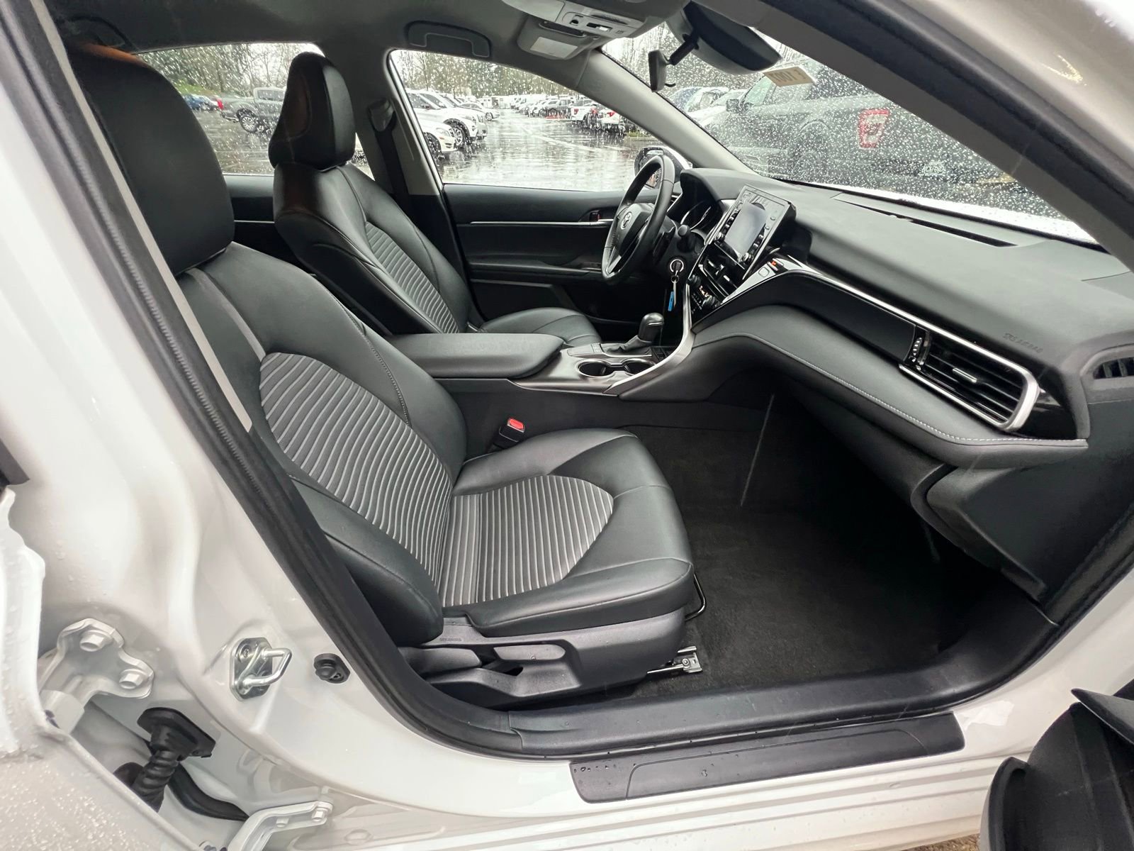 Used 2024 Toyota Camry SE FWD image 16