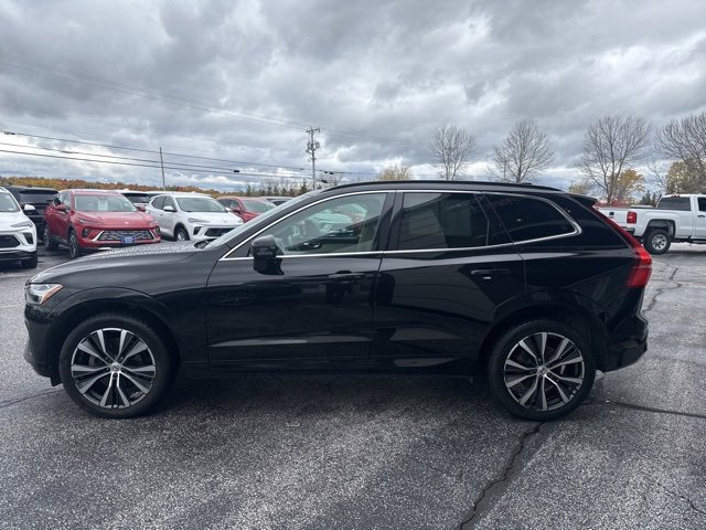 Used 2022 Volvo XC60 B5 Momentum w/ Climate Package image 4