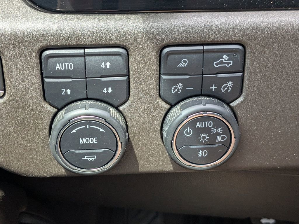 Used 2022 Chevrolet Silverado 1500 LTZ w/ LTZ Premium Package AWD/4WD image 24
