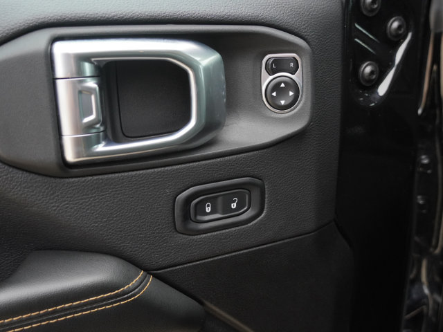 Used 2025 Jeep Wrangler Unlimited Sahara AWD/4WD image 19