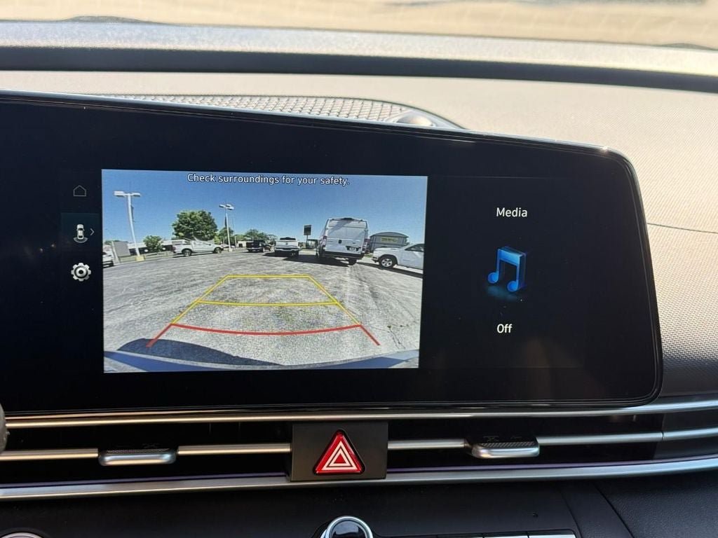 Used 2025 Hyundai Elantra Limited FWD image 23