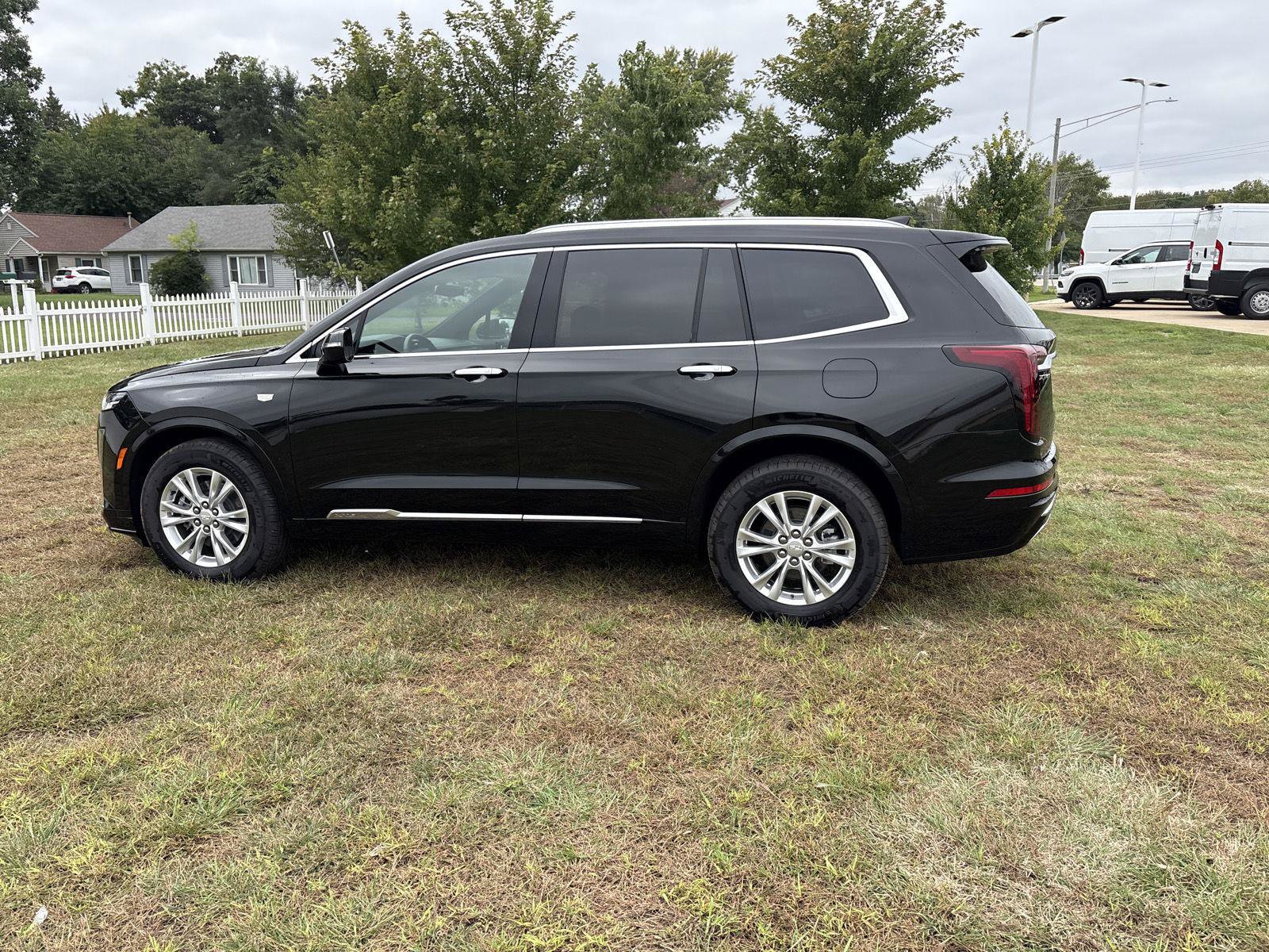 Used 2025 Cadillac XT6 Luxury FWD image 8