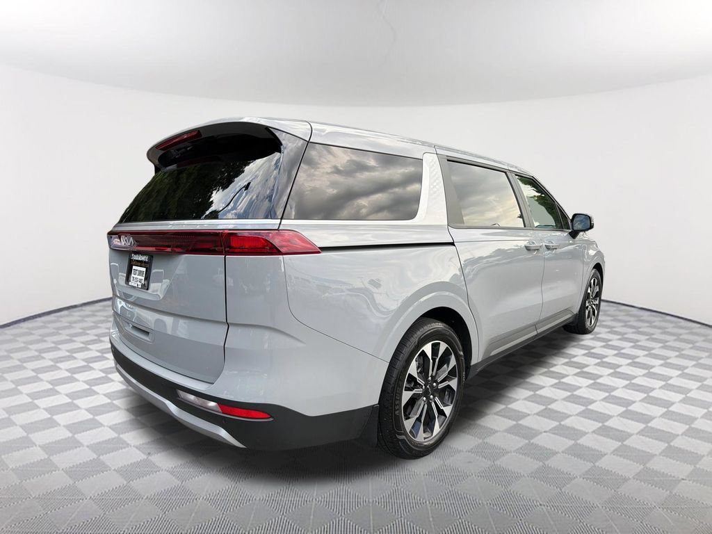 Used 2024 Kia Carnival EX FWD image 5
