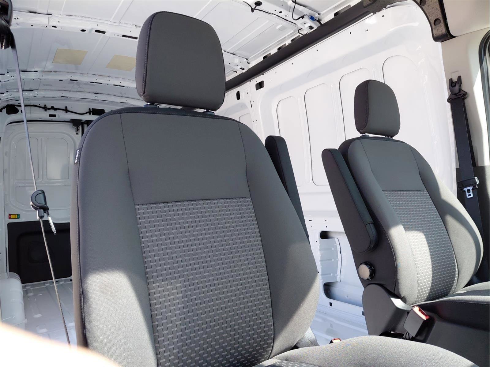 New 2025 Ford Transit 250 148 Medium Roof RWD image 15