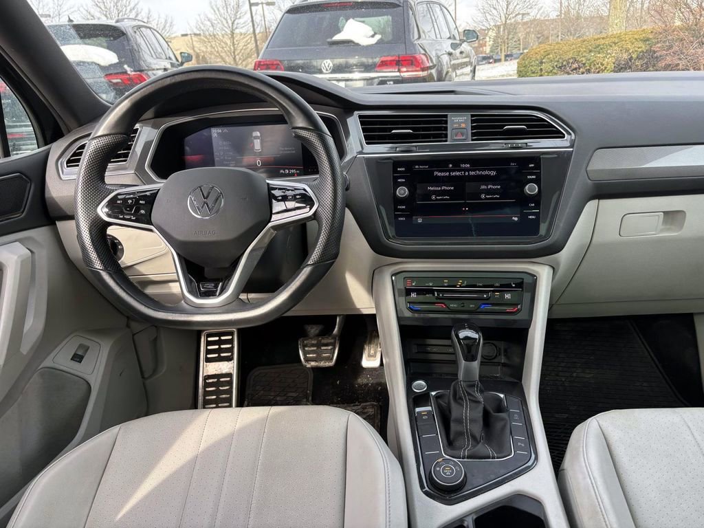 Used 2022 Volkswagen Tiguan SE R-Line image 28