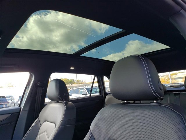 New 2026 Volkswagen Atlas Cross Sport SE image 7