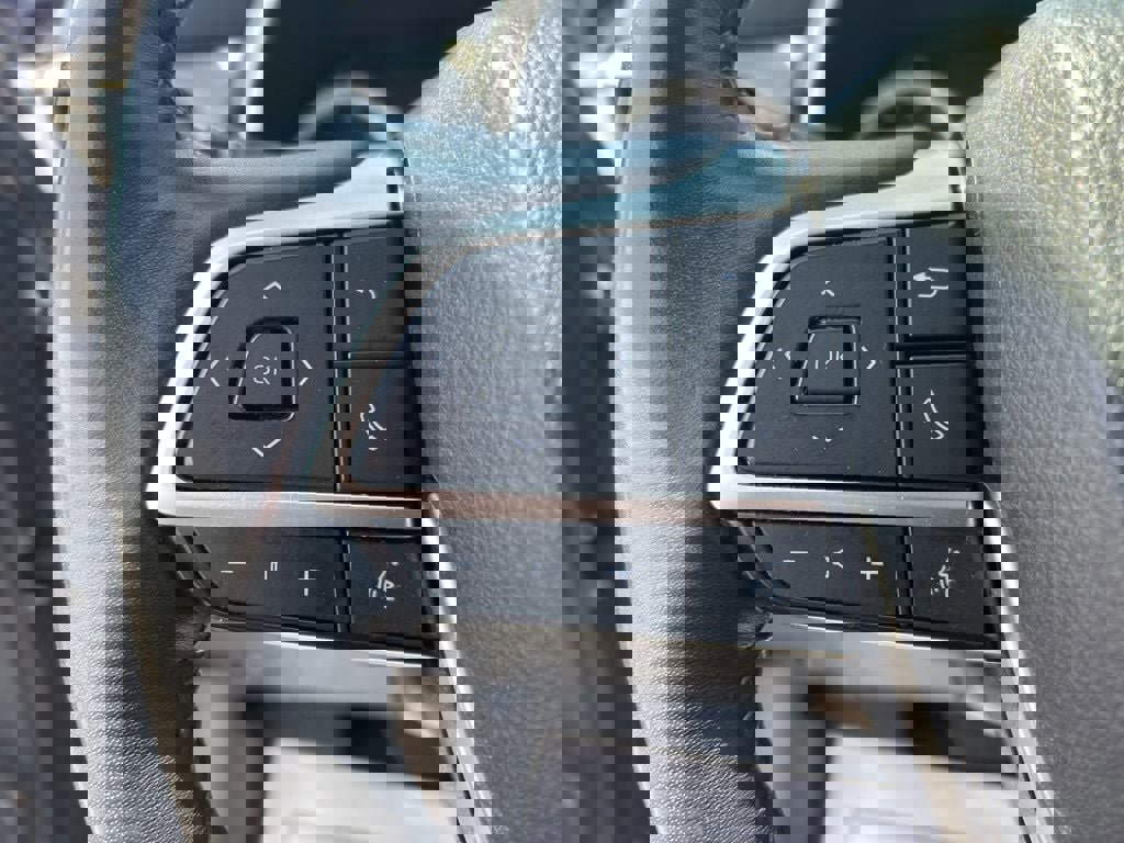 Used 2023 Toyota Highlander XLE image 8