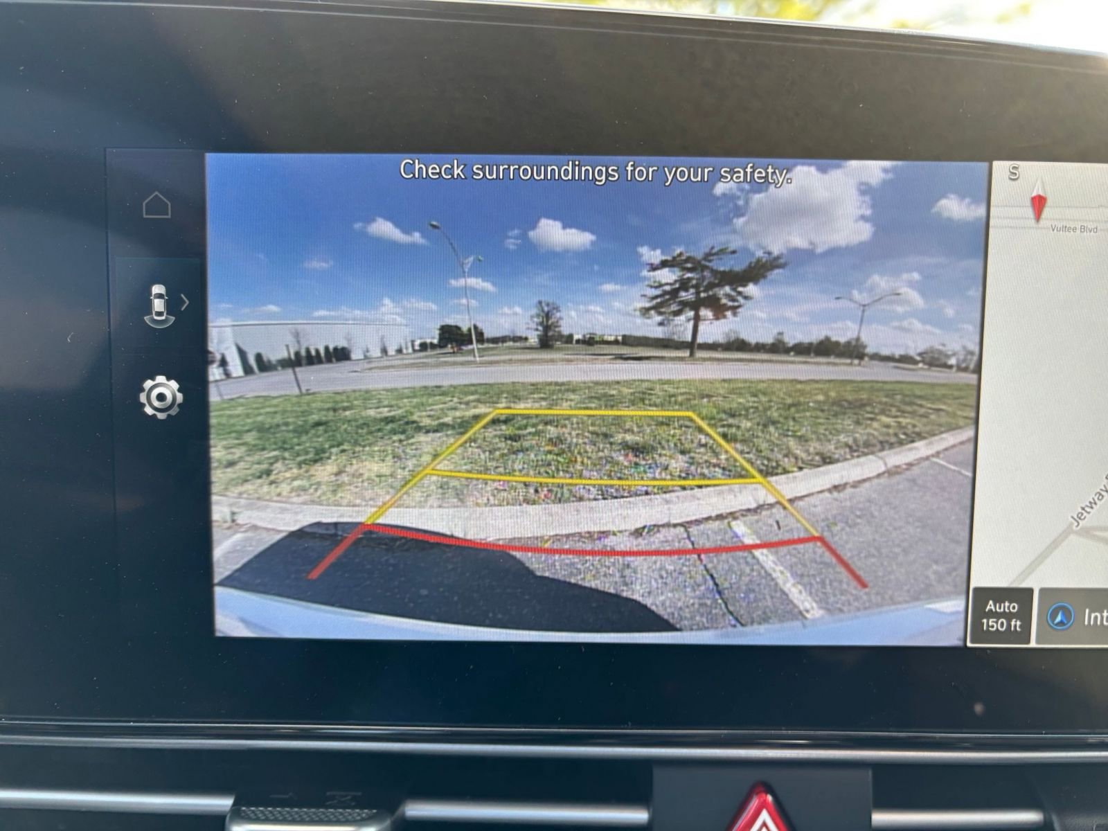 Used 2025 Hyundai Elantra SEL FWD image 23