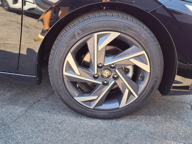 Certified 2025 Hyundai Elantra Sport FWD image 8