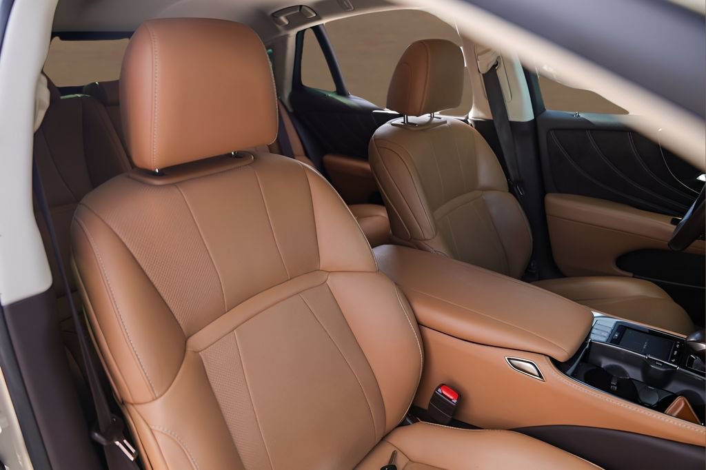 Used 2018 Lexus LS 500 w/ Accessory Package (Z2) RWD image 29