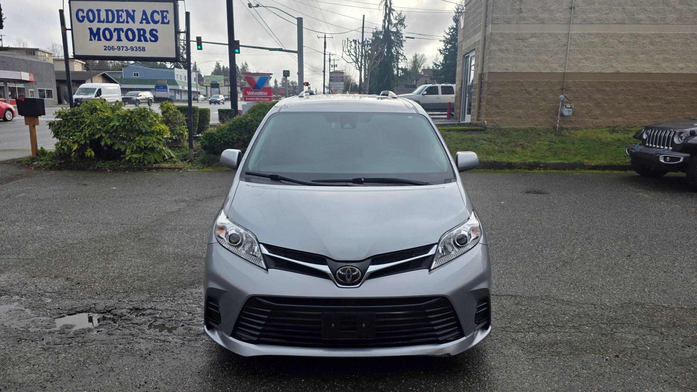 Used 2018 Toyota Sienna LE FWD image 2