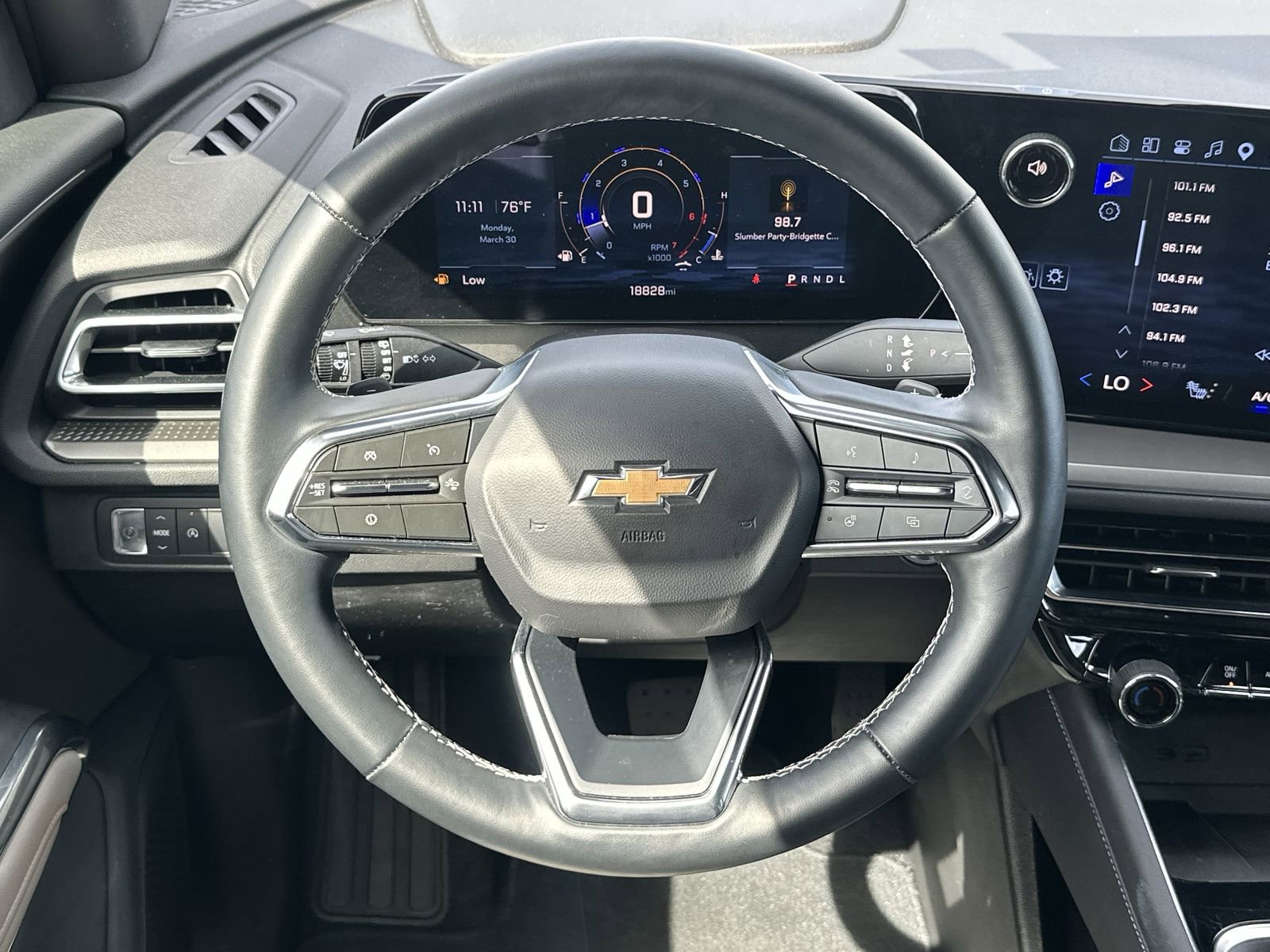 Used 2025 Chevrolet Traverse LT FWD image 19