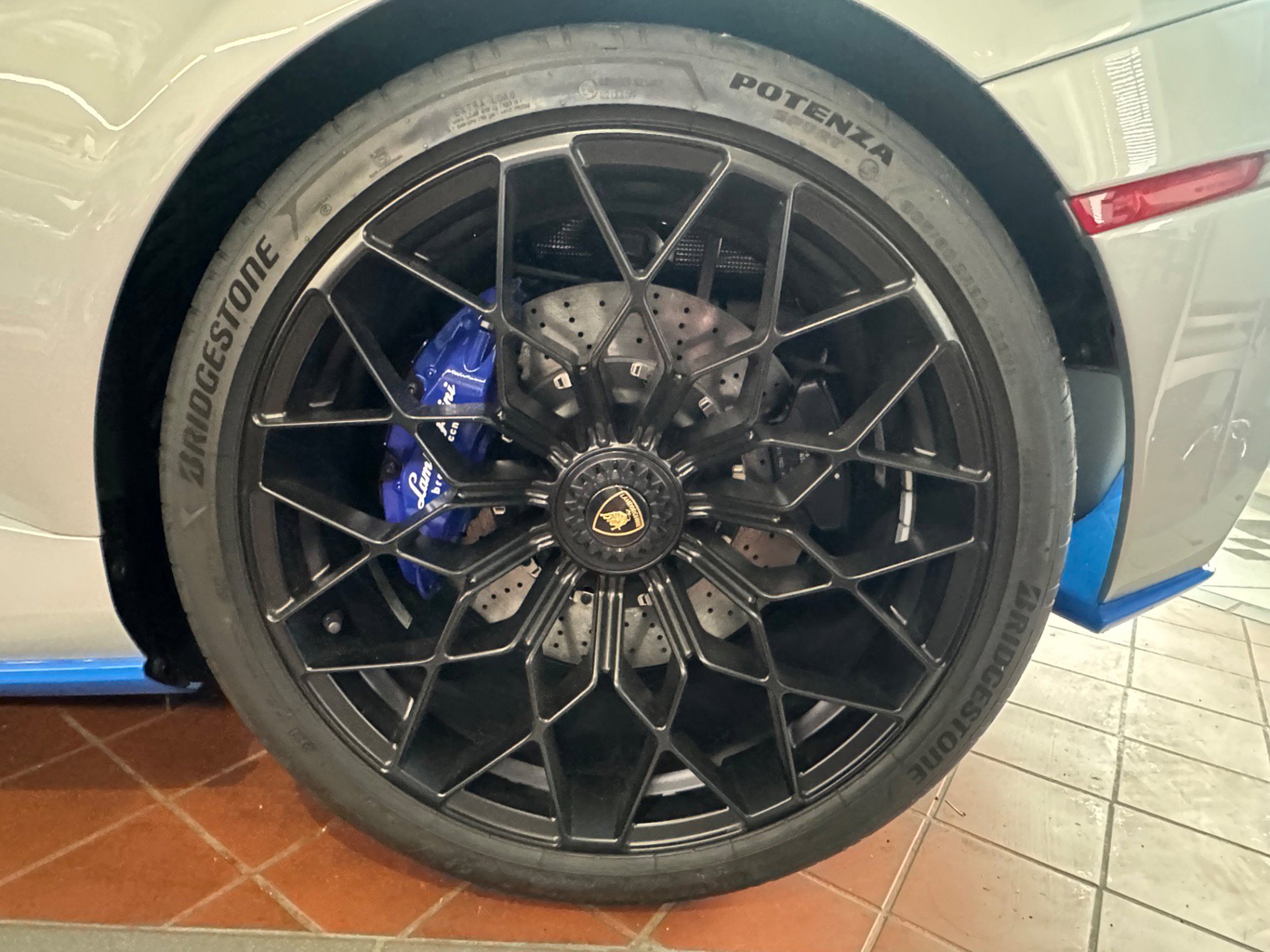 Used 2023 Lamborghini Huracan STO image 27