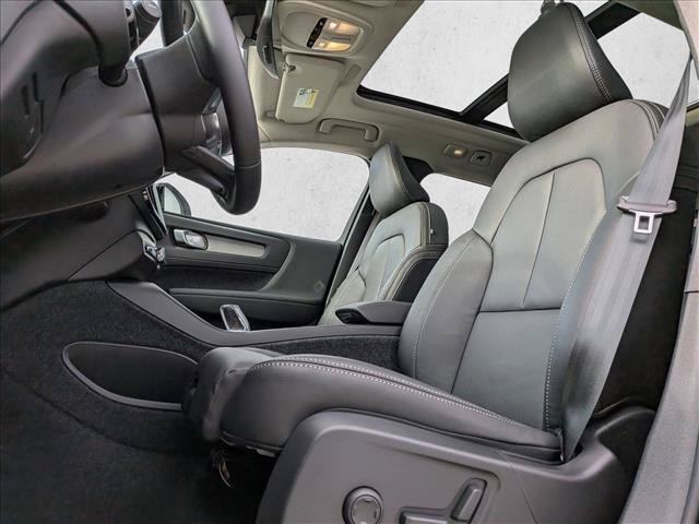 New 2026 Volvo XC40 B5 Plus w/ Climate Package AWD/4WD image 4