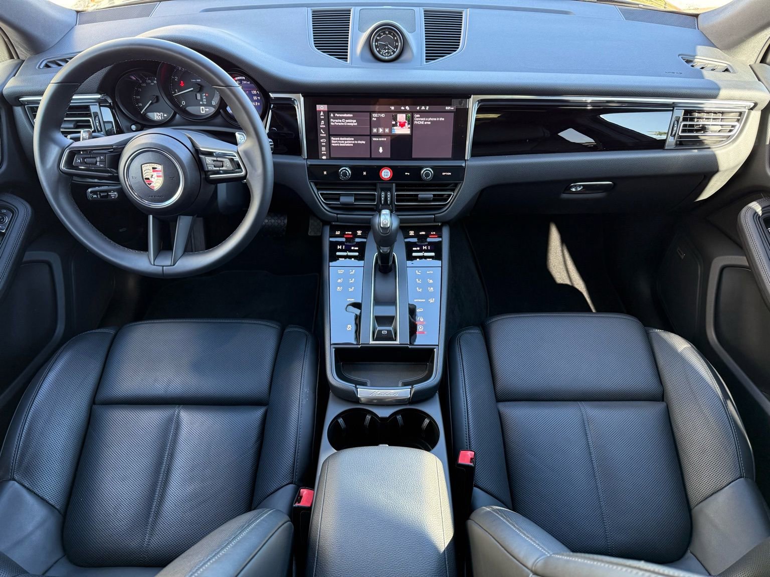 Used 2025 Porsche Macan image 14