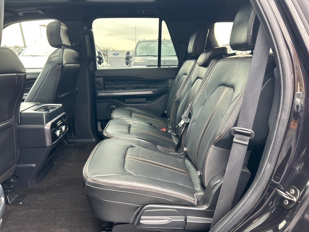 Used 2022 Ford Expedition Platinum image 11