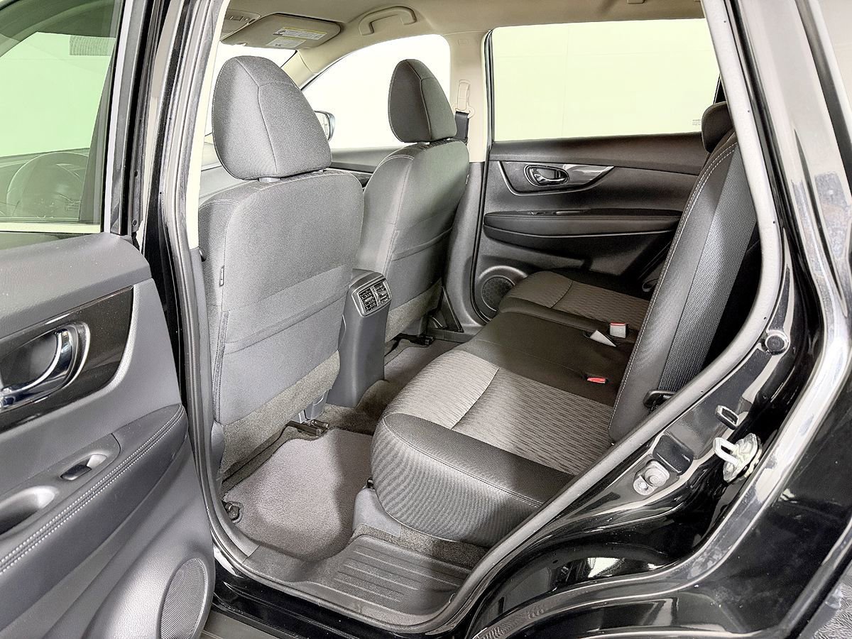 Used 2018 Nissan Rogue SV image 31
