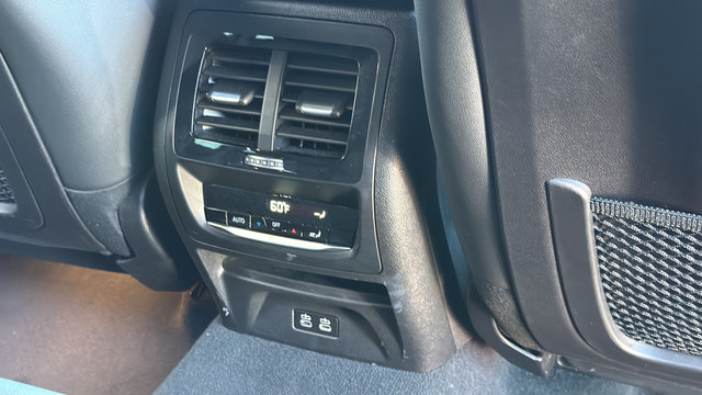 Used 2021 BMW X4 xDrive30i w/ M Sport Package AWD/4WD image 32