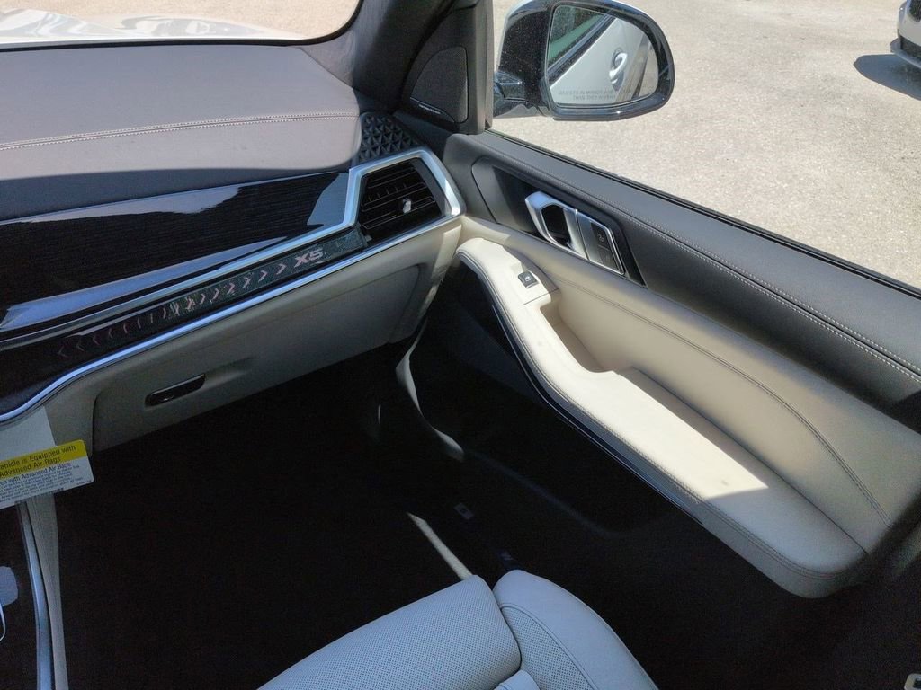New 2026 BMW X5 xDrive50e w/ M Sport Package AWD/4WD image 17