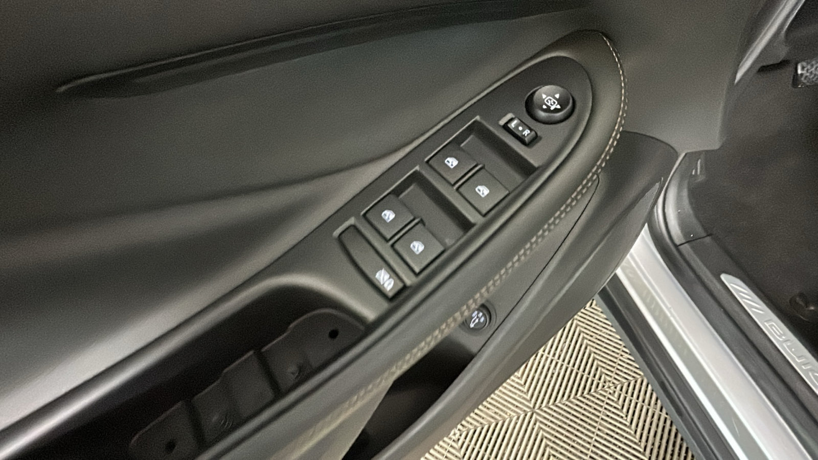 Used 2017 Buick Envision Essence AWD/4WD image 12