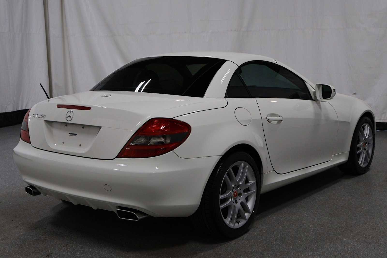 Used 2009 Mercedes-Benz SLK 300 image 9