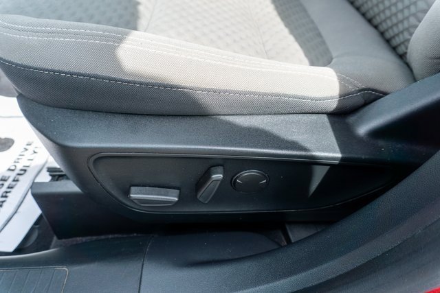 Used 2020 Ford Escape SE image 18