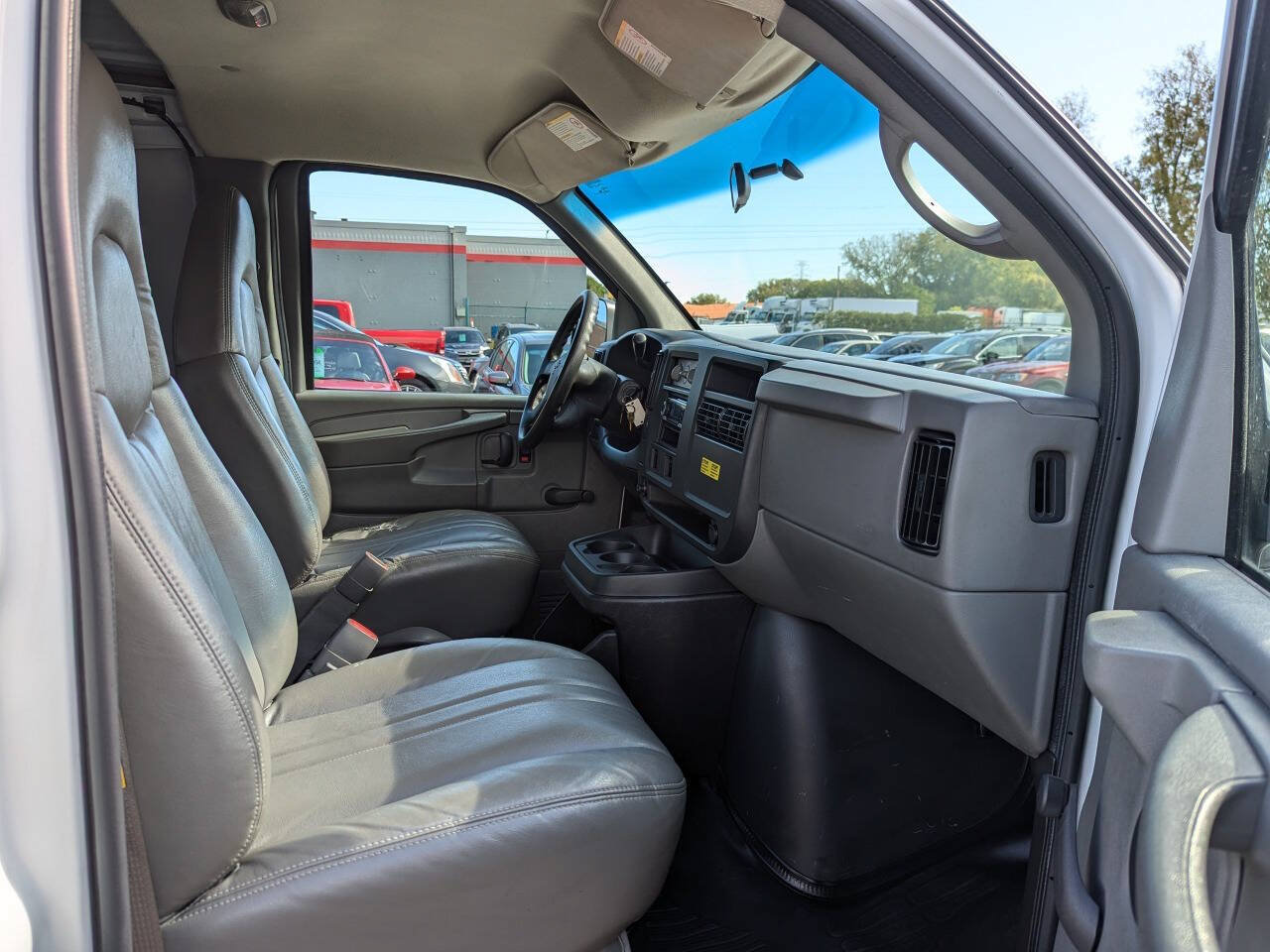 Used 2004 Chevrolet Express 1500 RWD image 17