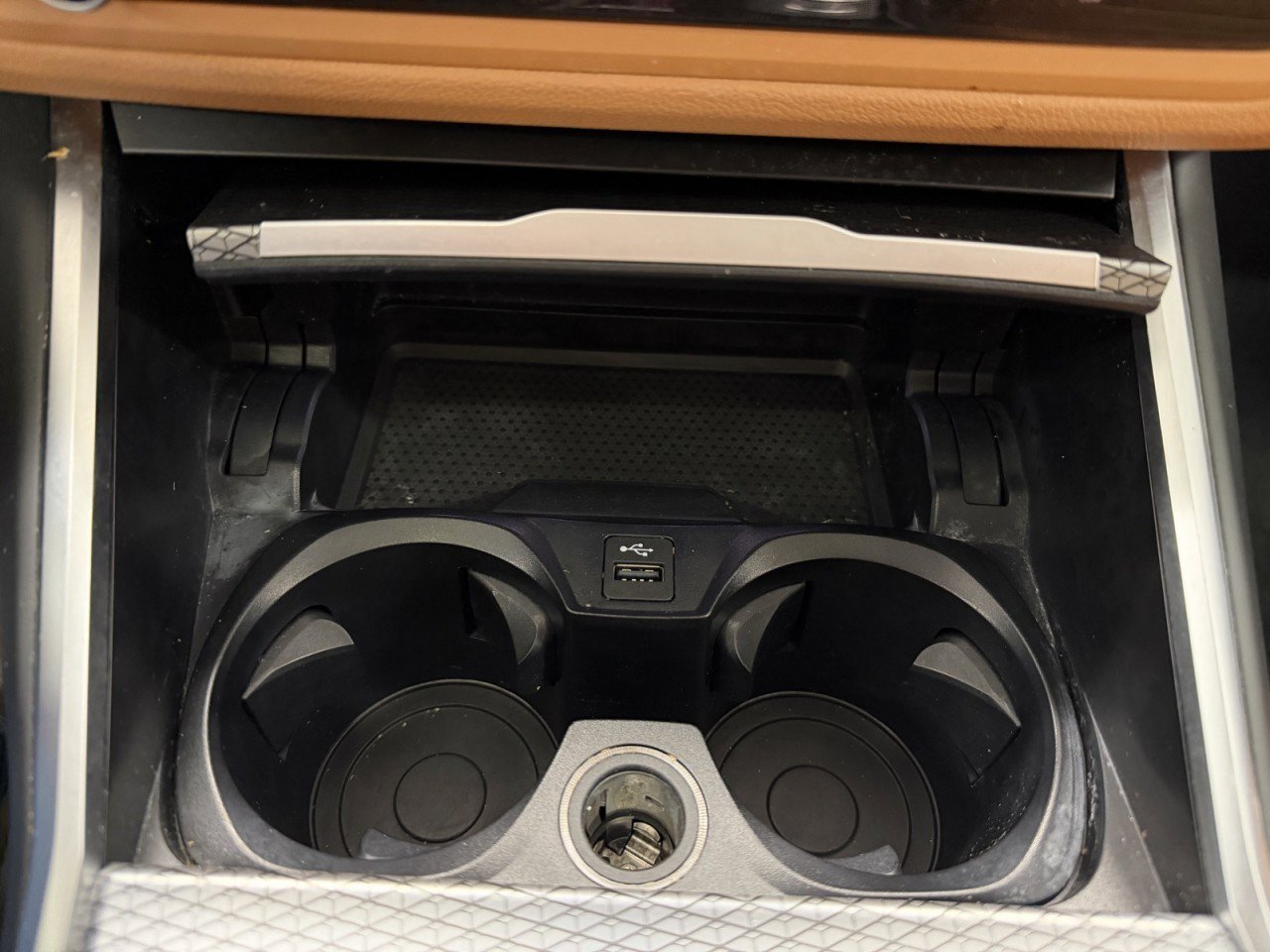 Used 2023 BMW 330i xDrive Sedan w/ M Sport Package image 9