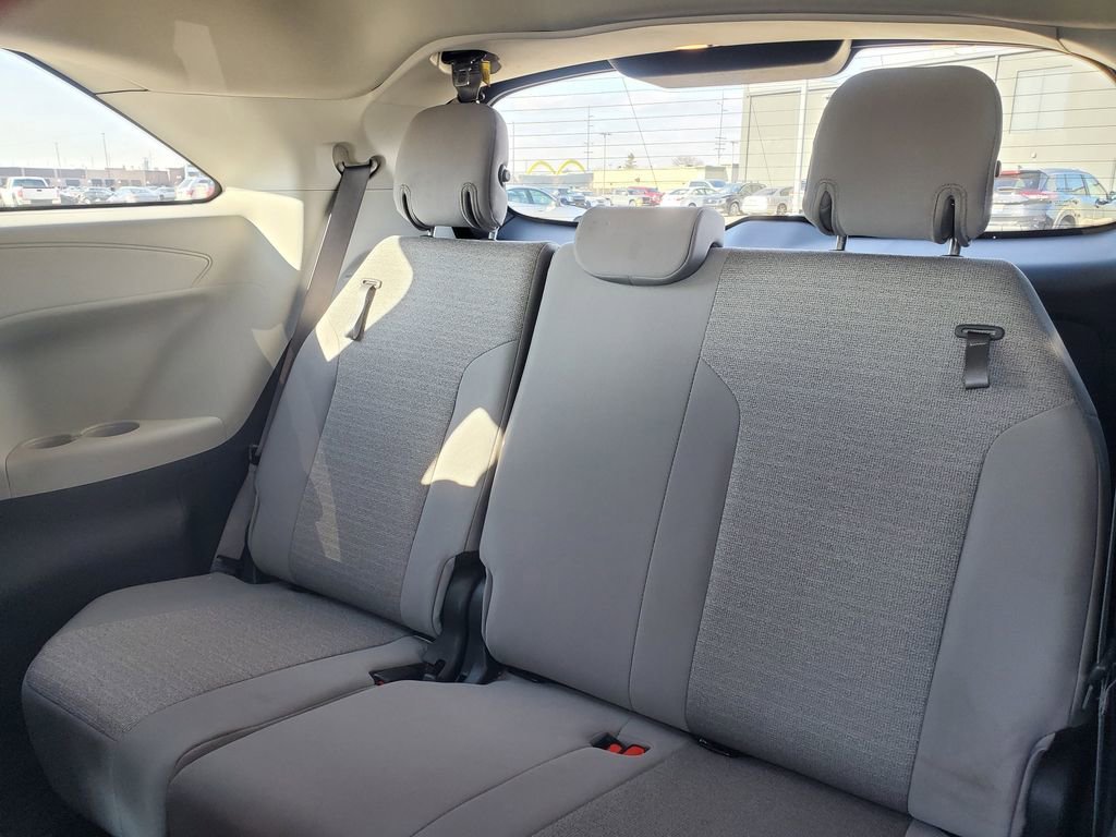 Used 2023 Toyota Sienna LE image 30
