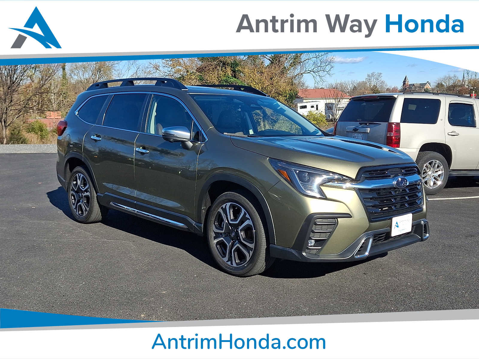 Used 2023 Subaru Ascent Touring image 1