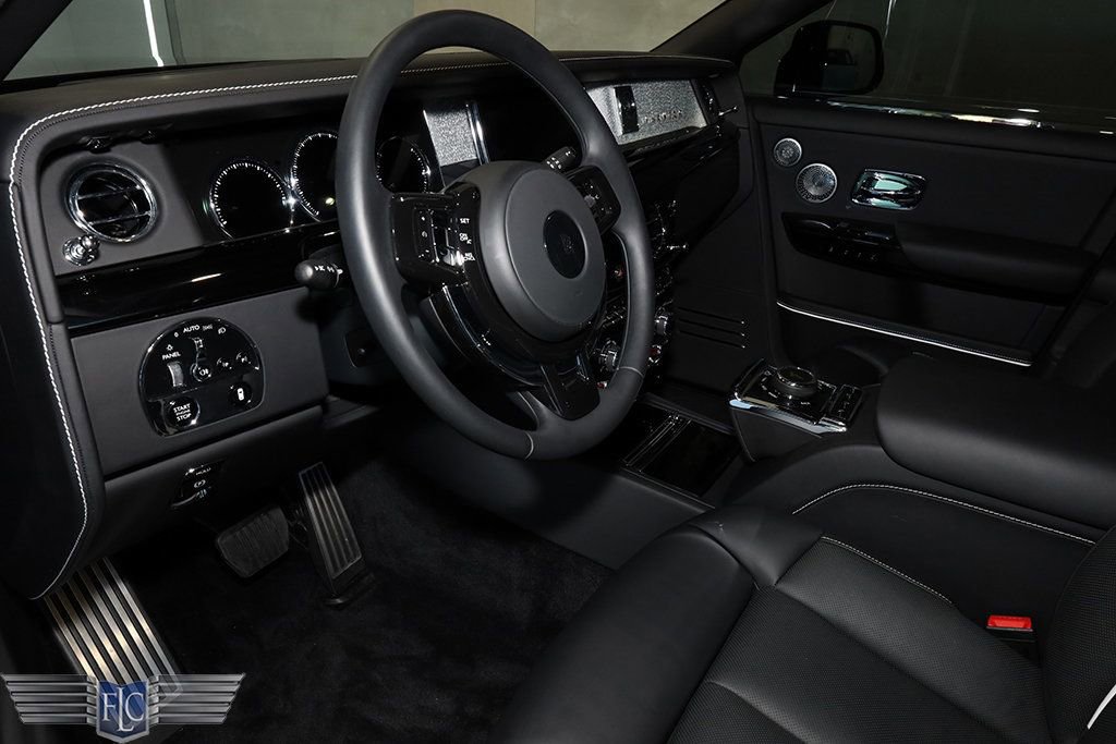 Used 2022 Rolls-Royce Phantom Sedan image 35