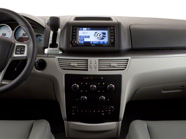 Used 2010 Volkswagen Routan SE FWD image 20