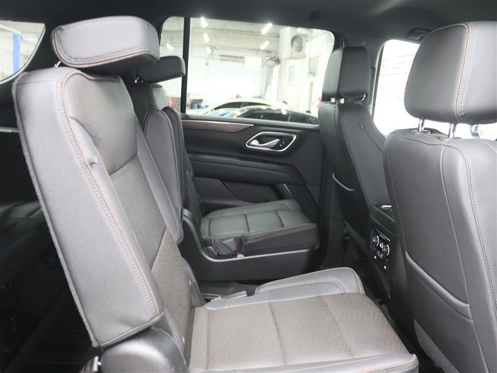 Used 2022 Chevrolet Suburban High Country AWD/4WD image 23