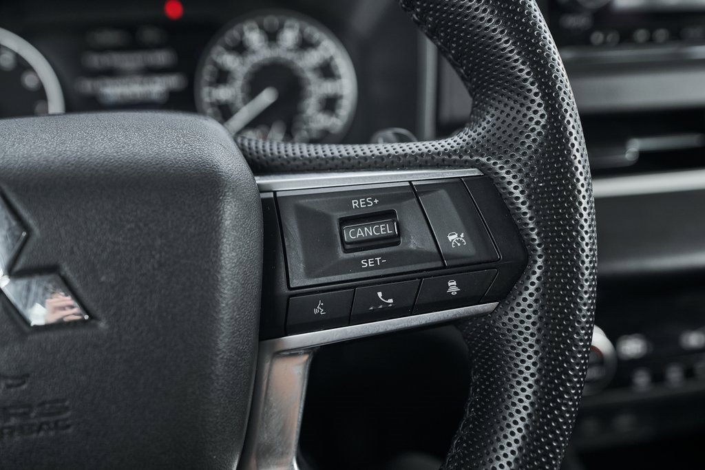 Used 2023 Mitsubishi Outlander SE image 33