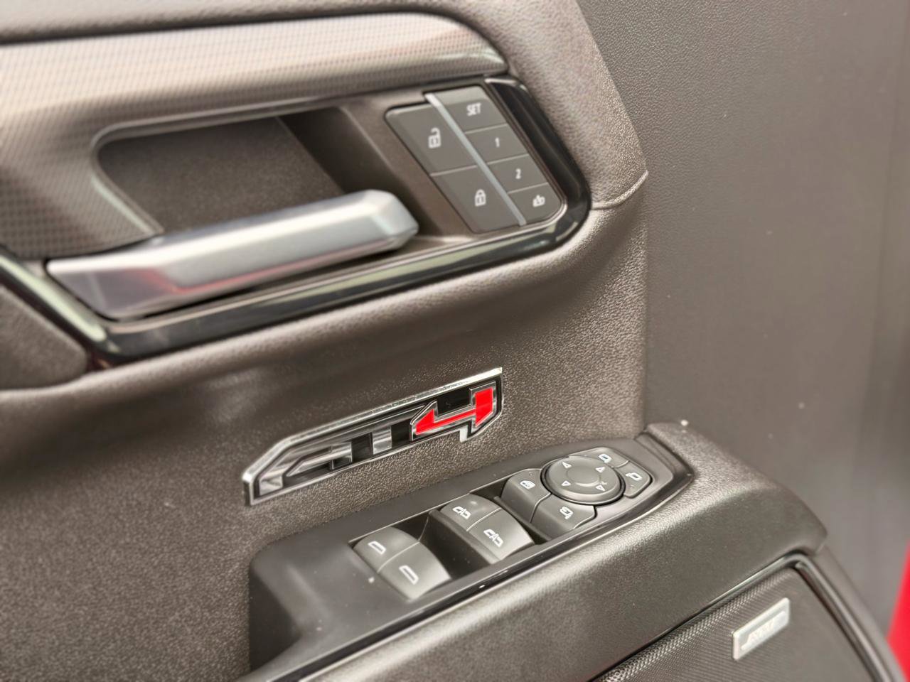 Used 2024 GMC Sierra 1500 AT4 w/ Technology Package AWD/4WD image 10