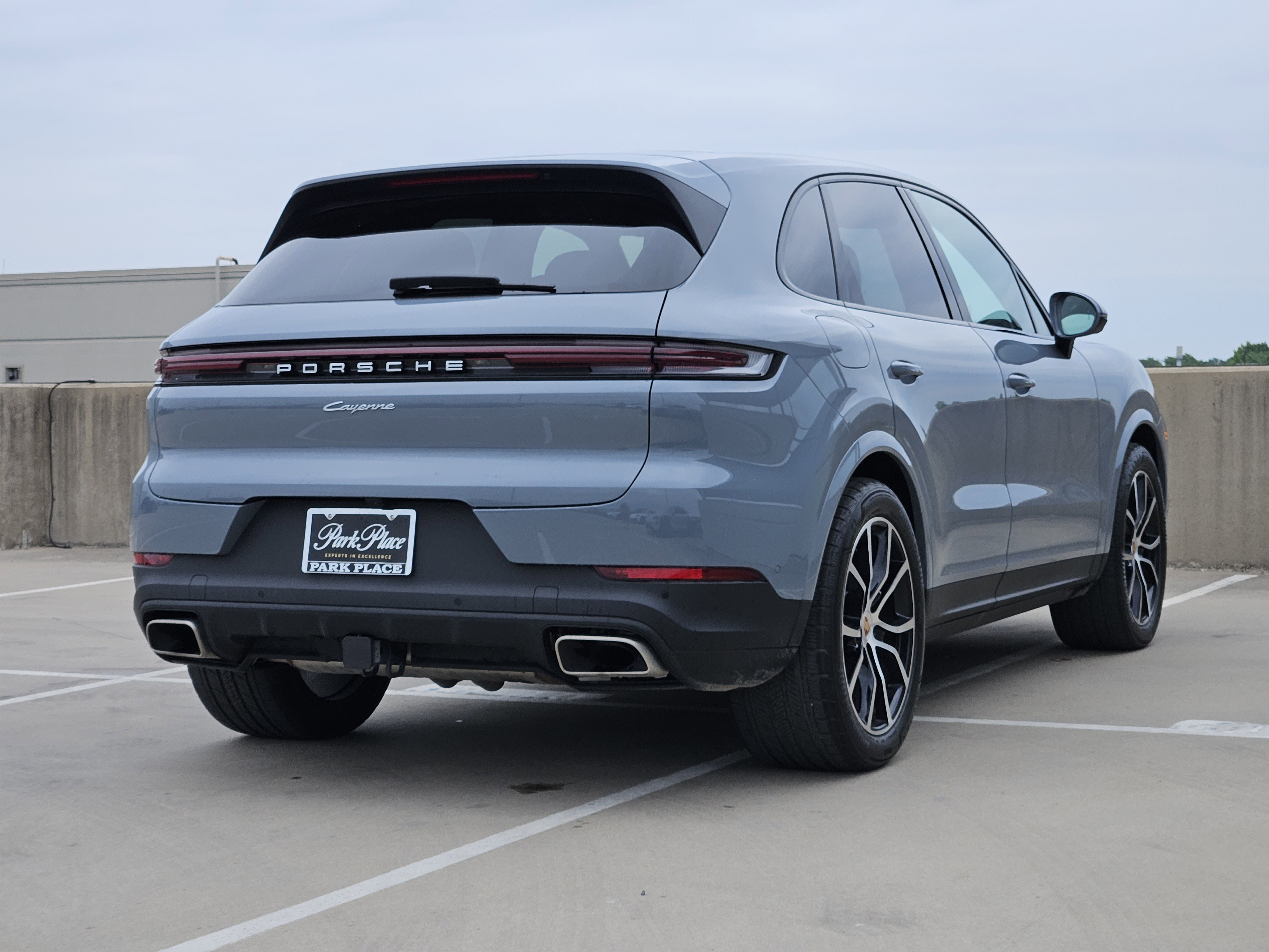 Used 2025 Porsche Cayenne AWD/4WD image 8