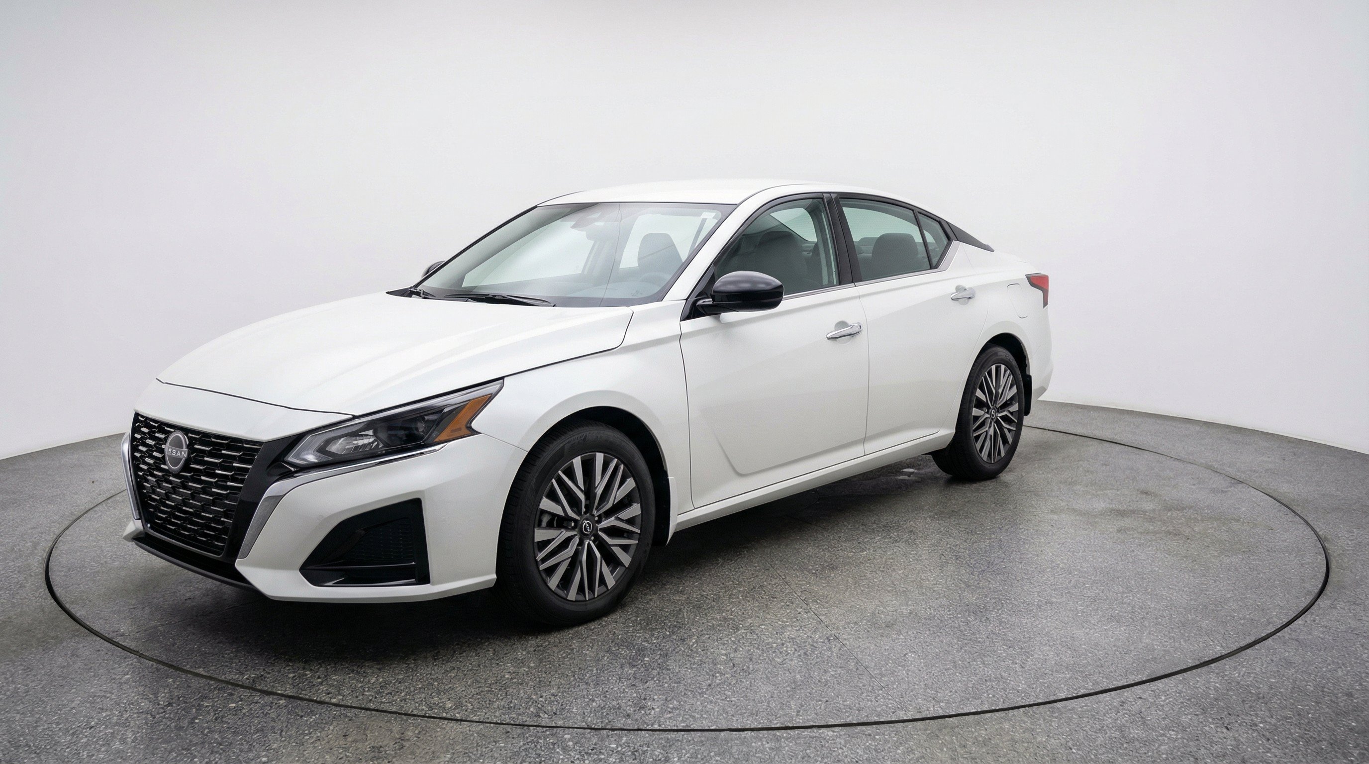 Used 2025 Nissan Altima 2.5 SV FWD image 3