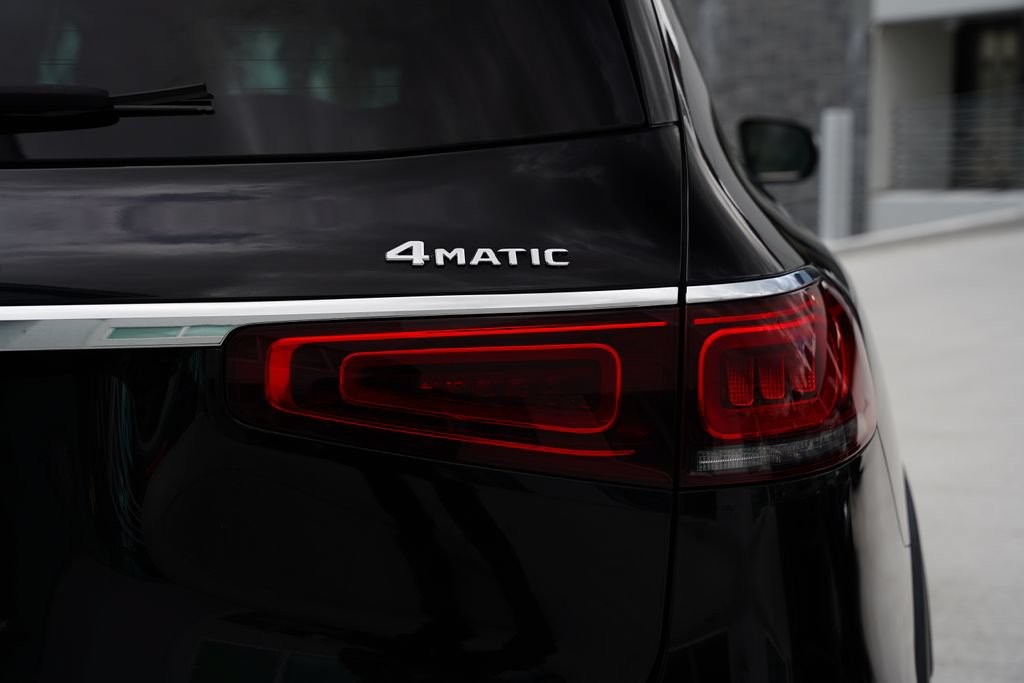 Used 2023 Mercedes-Benz GLS 450 4MATIC image 10
