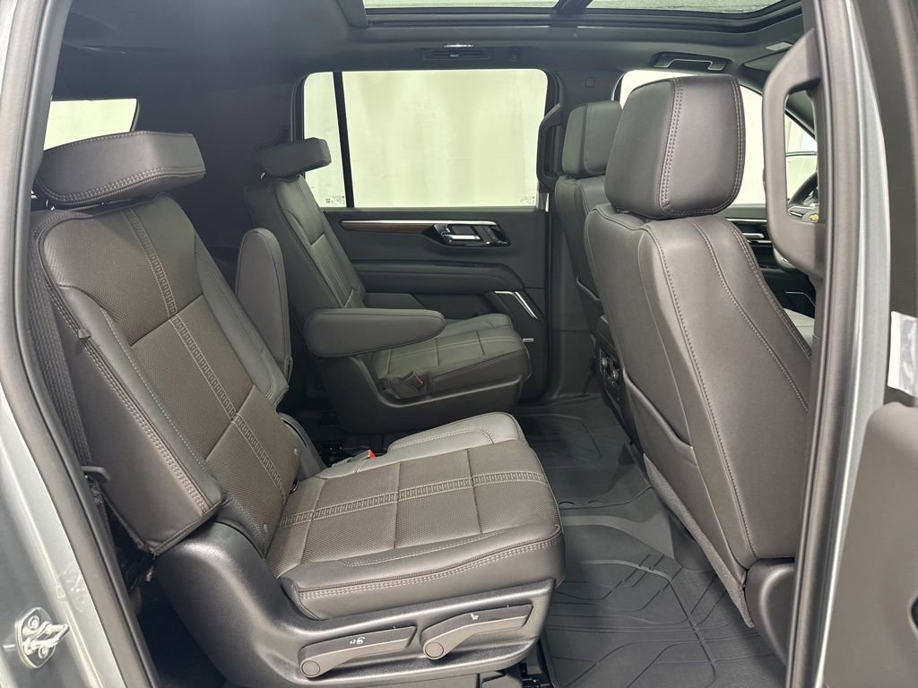 New 2025 Chevrolet Suburban High Country image 12