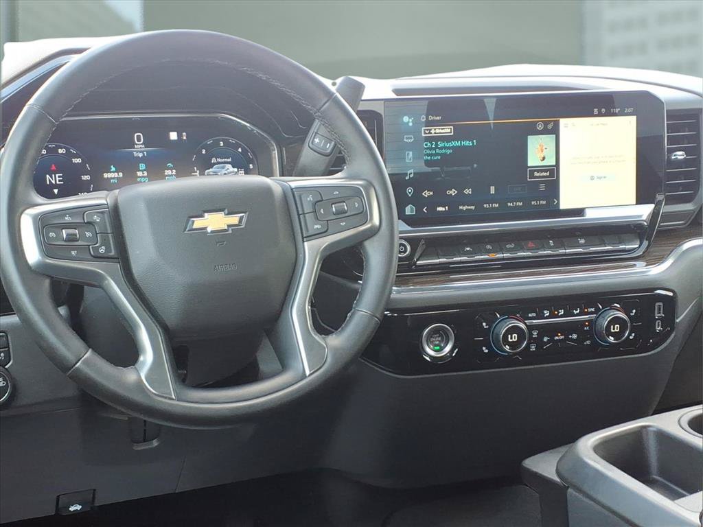 Used 2023 Chevrolet Silverado 1500 LT AWD/4WD image 4